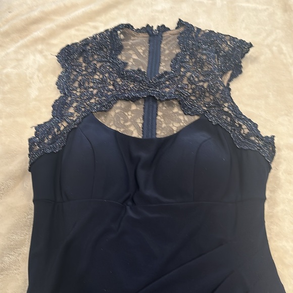 Xscape navy lace panel ruched dress, size 4. - Picture 4 of 8
